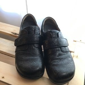 Algeria size 40 black shoes